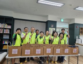 ○&nbsp;사 업 명&nbsp;:&nbsp;지역사회 독거 어르신&nbsp;‘행복한끼’&nbsp;지원사업○&nbsp;일 시&nbsp;: 2025. 07. 25.(금) 14:00 ~ 15:00○&nbsp;장 소&nbsp;:&nbsp;완주 삼봉LH1단지 너나들이작은도서관(완주군 삼례읍 삼봉5로&nbsp;60, 103동&nbsp;1층)&nbsp;완주군사회복지협의회는 독거 어르신 식생활 지원을 위한 부식 꾸러미를 준비하여 전달하는&nbsp;행복한 끼 프로그램을 진행하였습니다.참여해주신 모든 분들께 감사드립니다.&nbsp;앞으로 남은 행복한 끼 프로그램도 많은 관심 부탁드립니다.